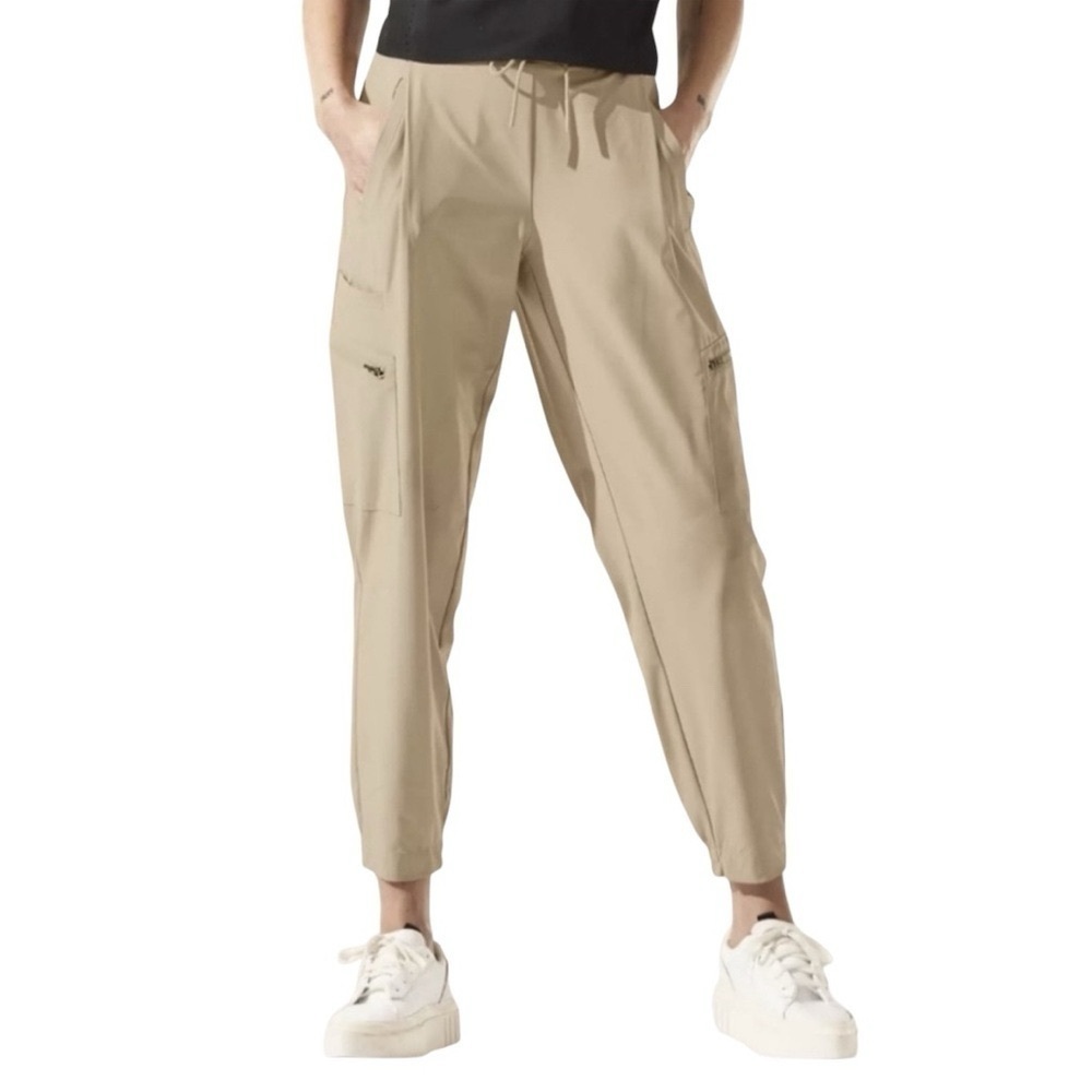 Athleta Women’s Go‎ Far Travel Pants Tan Khaki Size 4 Casual Pants Lightweight